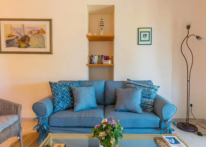 Blue Coast - Seaside Retreat With Pool In Exclusive Κομμένο
