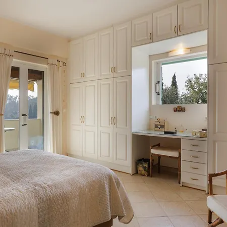 Blue Coast - Seaside Retreat With Pool In Exclusive 4*