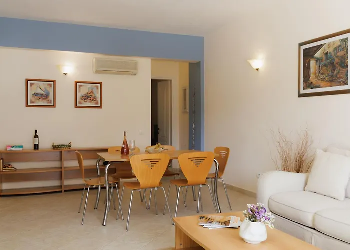 Hotel de apartamente Blue Coast - Seaside Retreat With Pool In Exclusive 4*