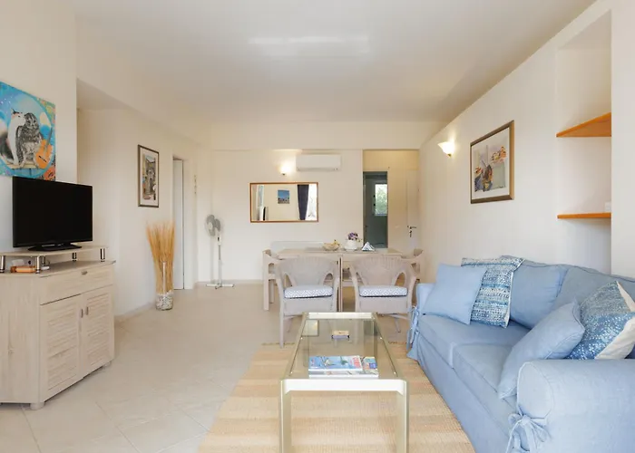 Blue Coast - Seaside Retreat With Pool In Exclusive Koméno