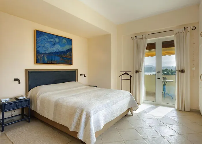 Blue Coast - Seaside Retreat With Pool In Exclusive 4* Koméno