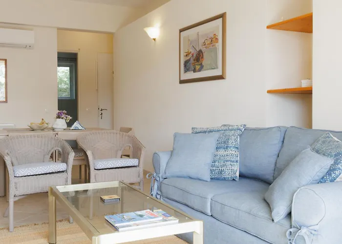 Blue Coast - Seaside Retreat With Pool In Exclusive 4* Koméno