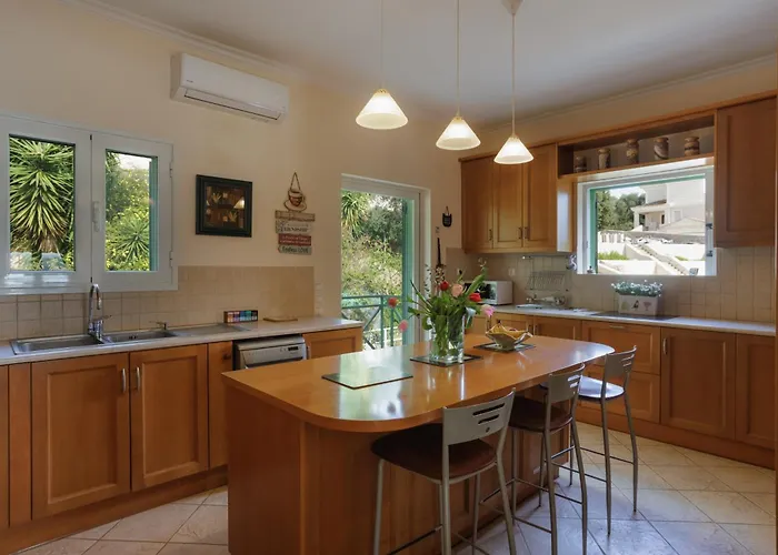 Apartmanhotel Blue Coast - Seaside Retreat With Pool In Exclusive Koméno