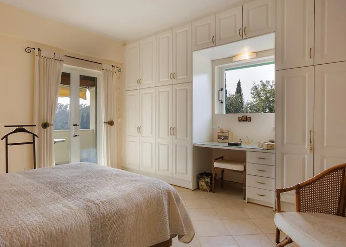 Blue Coast - Seaside Retreat With Pool In Exclusive 4*